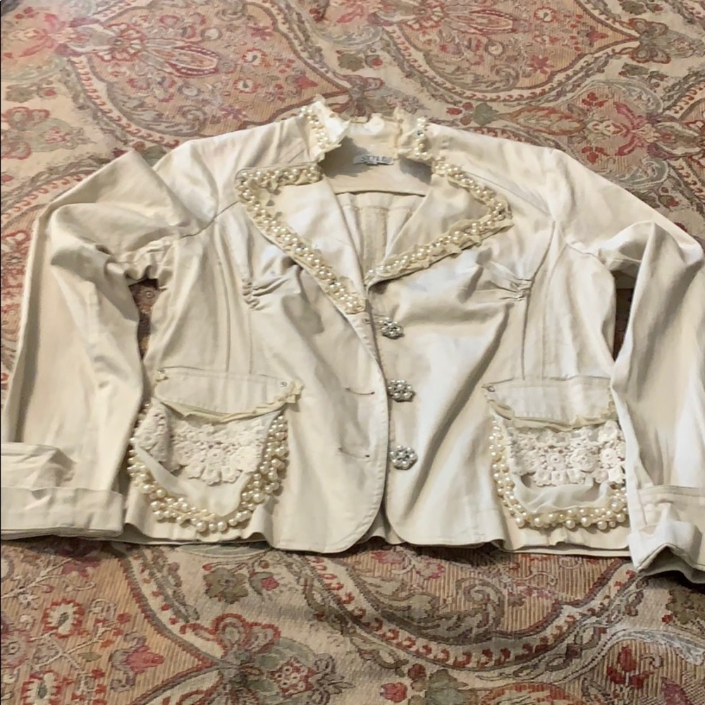 Ladies Small pearl and lace STYLE jacket